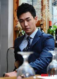 소대 군기를 책임하는 실세, 단군 이래 최고의 싸이코라 불리는 인간 흉기. í'¸ë¥¸ê±°íƒ'ì˜ ìƒë³' ê¹€í˜¸ì°½ ì¤'ì•™ì¼ë³´