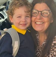 Would anyone know who lived in the black caravan as you go over clady  Bridge back in the 1960s thanks.