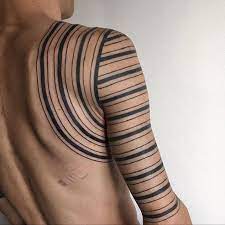 Black Bold Thick And Thin Lines Tattoo On The Shoulder Blade And Right Arm Half Sleeve Tattoo Half Sleeve Tattoos Color Easy Half Sleeve Tattoos