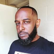 Nikki Farr's Instagram, Twitter & Facebook