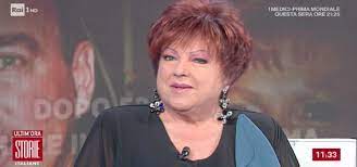 Gerüchte über die kreativen haarschnitte von orietta berti sind oft in den üblichen regenbogenmagazinen zu finden. Orietta Berti Guida I Normali A Ciao Darwin 7 Tuffo Nel Passato Dopo Il Lockdown