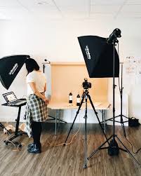 Maybe you would like to learn more about one of these? Five Ways To Use Paper In A Photoshoot Weekend Creative Photo Studio Design Photography Studio Design Photography Studio Setup