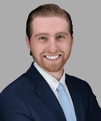 Lyn Yon's Instagram, Twitter & Facebook