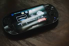 Vor diesem hintergrund erscheint es durchaus gewagt, dass sony mit der playstation vita (ps vita) in einem nicht unkomplizierten markt gut sieben jahre nach der playstation portable eine neue portable spielekonsole lanciert. Playstation Vita Sony Spiel Bildschirm Grau Technik Ps Vita Handheld Tragbar Spielekonsole Indie Anyrgb