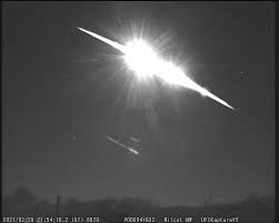 The meteors can be seen at any time of night, but the darker it is, the better your chances, so aim for between midnight and 5am. Meteor Streaks Like A Firework Across U K Night Sky The New York Times