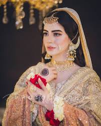Best Bridal Jewelry For Round Face Pakistani Pret Wear In 2020 Bridal Dresses Pakistan Pakistani Bridal Makeup Pakistani Bridal Jewelry