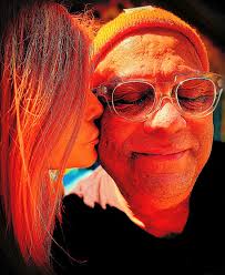 MA FEMME VÉRONIQUE EST TOUJOURS LÀ POUR VEILLER SUR MOI. Aujourd'hui  encore, pour ce moment important qui est le lancement de mon cinquième  livre, à quelques heures de prendre la parole, j'ai