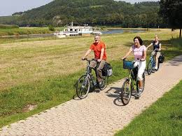 Radfahrer An Der Weser Bei Bevern In 2020 Radtouren Radfahren Radurlaub