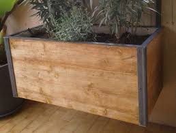 Bac De Terrasse Ou Jardin Suspendu Ou Sur Roulettes Realise Avec Du Bois Massif Finissions Du Dessus Avec Des Plats 30 Et Cornieres 30 Wood Woodworking Design