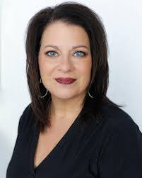 Vicki Wade's Instagram, Twitter & Facebook