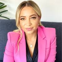 Laura Everage's Instagram, Twitter & Facebook