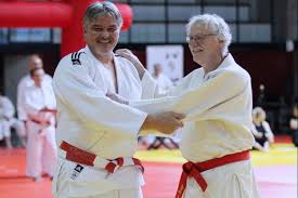 Translations of the word douillet from french to english and examples of the use of douillet in a sentence with their translations: Judo Douillet L Emotion Du 8e Dan L Equipe