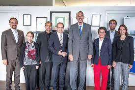 Unsere fertigung ist immer individuell, die preise sind flexibel, sie richten sich nach dem aufwand, den eingesetzten materialien, größe. Bundesminister Fassmann Zu Besuch Fachhochschule St Polten