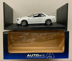 Autoart 1:18 Scale Diecast Car Nissan Skyline R34 GTR V-Spec II - White