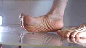 Male barefoot bug crush - ThisVid.com