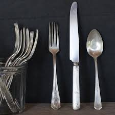 Not Your Grandma S Vintage Flatware Set Of 8 Argenterie