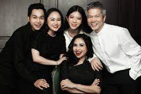 Diva thanh lam đẹp dịu dàng bên bạn trai bác sĩ. Báº¡n Trai Thanh Lam Than Thiáº¿t Vá»›i Máº¹ Va Cac Con Cá»§a Ná»¯ Diva