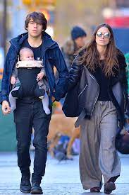 Keira knightley and james righton said i do in the south of france this morning! Keira Knightley Hat Die Hosen An Gala De