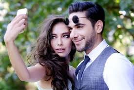 Uğur, nikahından mutlu anları da sosyal medya hesabından sevenleriyle paylaştı. Hande Yener Den Eski Sevgilisi Kadir Dogulu Ile Ilgili Aciklama