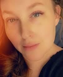 Zoe Meadows's Instagram, Twitter & Facebook