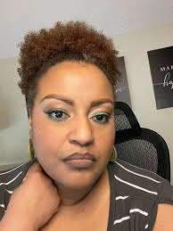 This palette has the prettiest soft nudes and sparkly shades for those  simple “put-together without trying” looks ✨ The colors just flow so nicely  together, and it has such a warm, cozy