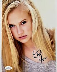 DANIKA YAROSH Autograph Signed 8x10 PHOTO Jack Reacher: Never Go Back JSA  CERT