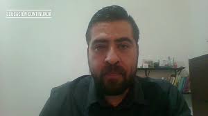 El Mtro. Arturo Raya Sánchez...