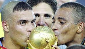 Born 18 september 1976), commonly known as ronaldo, is a brazilian business owner. Ronaldo Luftet Das Geheimnis Um Seine Frisur Von Der Wm 2002