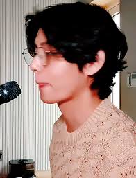 Посмотреть можно далее по ссылкам: 200423 Taehyung Vlive