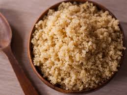 Vediamo con semplici passaggi come preparare la farina di quinoa fatta in casa. Quinoa Come Si Cucina Il Finto Cereale Innaturale