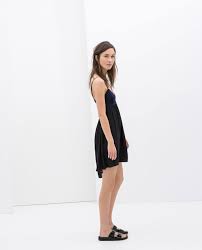 Bustier elástico de escote pico y tirante fino. Kjole Med Stropper Mini Kjoler Dame Zara Danmark Bustier Dress Womens Dresses Clothes