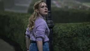 Hilary erhard duff was born on september 28, 1987 in houston, texas, to susan duff (née cobb) and robert erhard duff, a partner in convenience store chain. Is Victoria Pedretti Related To Hilary Duff Here Is What Fans Think