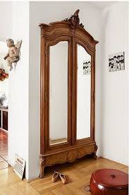 Diy Creer Une Porte Avec Une Ancienne Armoire Ancienne Armoire Avec Creer Diy Porte Une In 2020 Built In Furniture Old Cabinets Home Diy