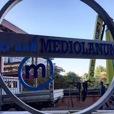 Doris remains the chief executive officer and largest shareholder with around 40% of the company today. Mediolanum Cambia Logo Anche A Basiglio Le Foto Bluerating Com Bluerating Com