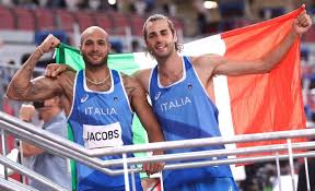 Marcell jacobs, la freccia azzurra che vuole prendersi 'torun 2021' marcell jacobs è uno degli atleti più in forma della nazionale italiana di atletica, l'azzurro proverà a conquistare una prestigiosa medaglia agli europei di torun 2021 Fa2lbjtvi9bhwm