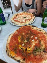 L Antica Pizzeria Da Michele Best Pizza In Italy Napoli Pizza Good Pizza Food Pizza Lovers