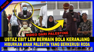 Tak lupa ada gambar artis malaysia yang panas, sosial dan terkini untuk semua. Ustaz Ebit Lew Main Bola Keranjang Hiburkan Anak Palestine Yang Ramai Berkerusi Roda Youtube