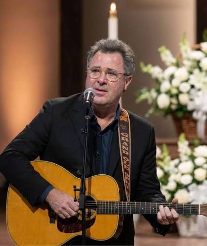 Vince Gill Won 22 Grammys… But the Song That Means the Most to Him Is One He Sings at Funerals for Free. He holds more Grammy Awards than any male artist in