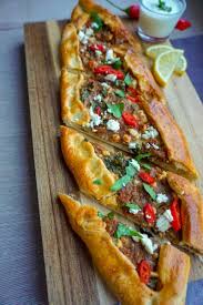 Pide Mit Hackfleisch Und Feta Rezept Lebensmittel Essen Fingerfood Rezepte Griechisches Essen
