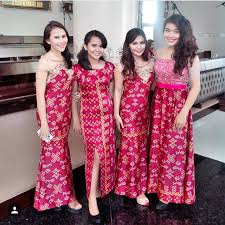 Selain untuk dress, jenis kain untuk membuat dress ini juga sering digunakan untuk membuat pakaian seperti baju pengantin dan. 34 Top Inspirasi Model Baju Couple Kain Jumputan