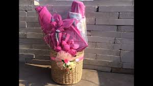 Hello gaizzz, kali ini yulis mau share cara membuat hantaran dari pakaian dalam lagi. Menghias Hantaran Baju I Mitaseserahan Youtube