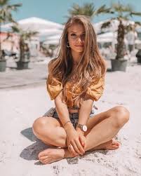 Lola weippert heiratete florian miesen in las vegas willkommen auf dem kanal world football. Instagram Crush Lola Weippert 25 Photos Suburban Men In 2021 Instagram Photo Beautiful Women