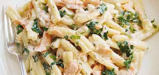 Pates A La Creme Et Au Saumon Ricardo Recipe Salmon Pasta Tasty Pasta Creamy Pasta