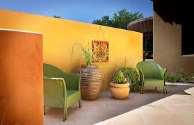 garden color lighten and brighten with yellow tuinmuur mexicaanse tuin patio