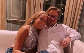 Auto brandt uit in kettingbotsing, zwangere vrouw naar ziekenhuis. Dochter Marc Coucke Loopt Op Bevroren Fontein Maar Zakt Erd Merelbeke Het Nieuwsblad Mobile