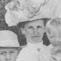 Martha Ritchie's Instagram, Twitter & Facebook