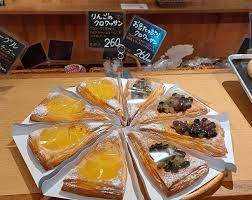 写真 : 石窯パン工房 こばぱん 八本松店 - 寺家パン | 食べログ