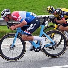 La 2e place est le plus haut niveau que je pouvais atteindre. Auf Der Strasse Fuhrt Van Der Poel Gegen Van Aert Radsport News Com