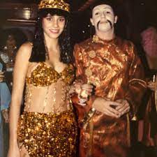 Narcisa tamborindeguy (rio de janeiro, 1966) é uma socialite brasileira. Narcisa Tamborindeguy Relembra Foto Com Boninho Eu De Cleopatra Com O Diretor Da Globo Revista Marie Claire Celebridades