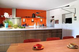 Sur Un Pan De Mur Cuisine Orange Idee Deco Cuisine Peinture Cuisine